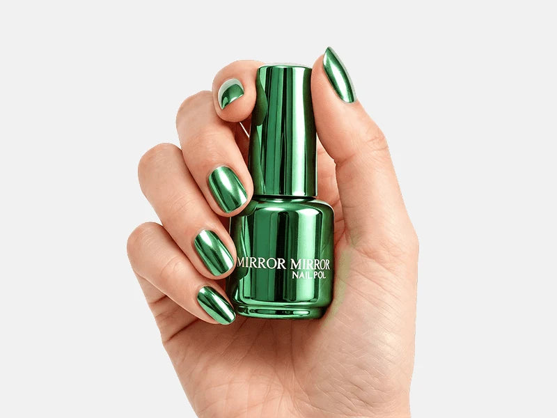 Glanzende metallic nagellak met spiegeleffect