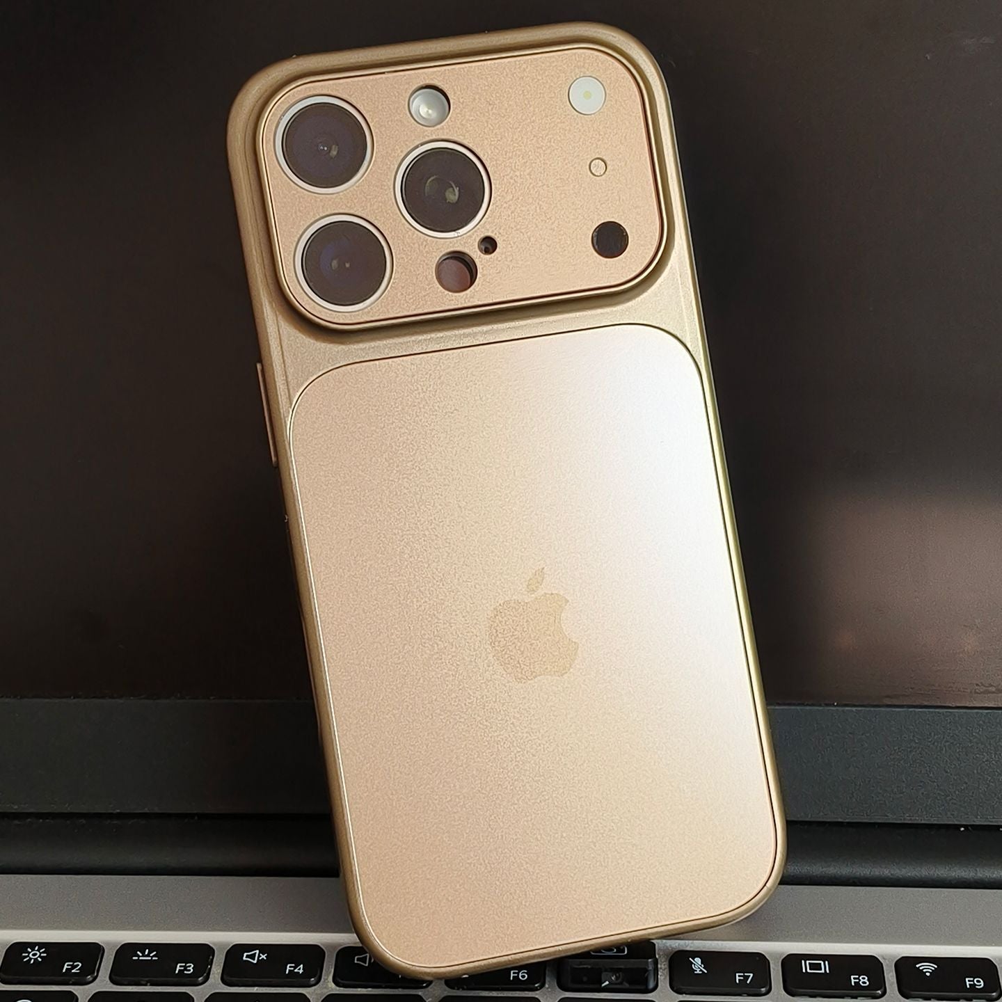 MagSafe Case met Camera Protector