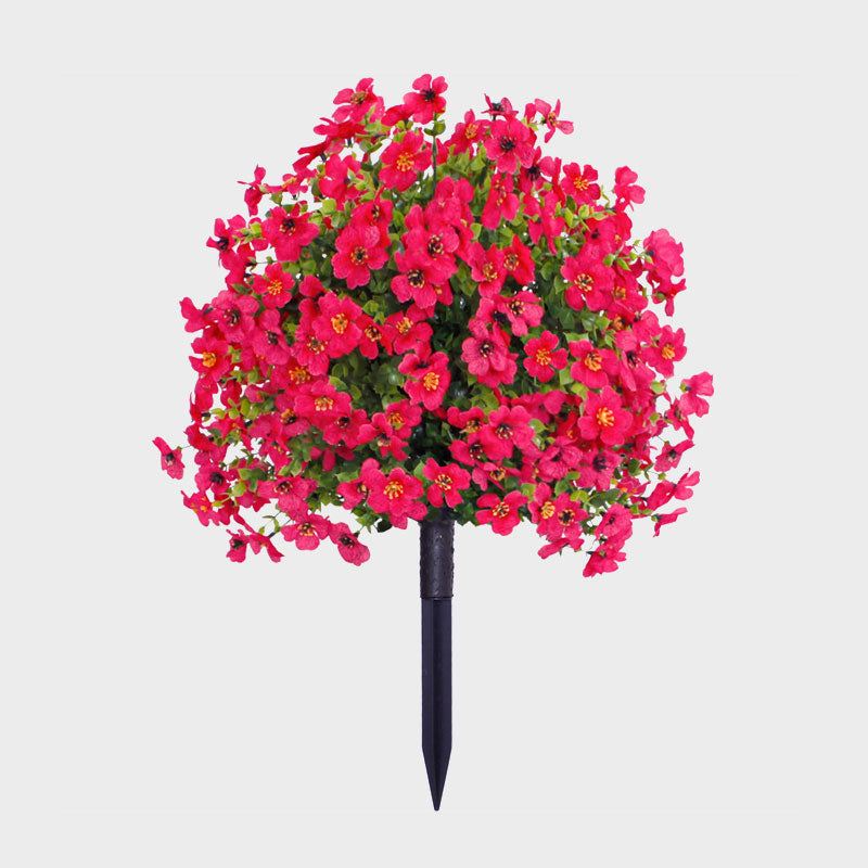 Bloemdecoratie met kunstmatige eucalyptus en viooltjes