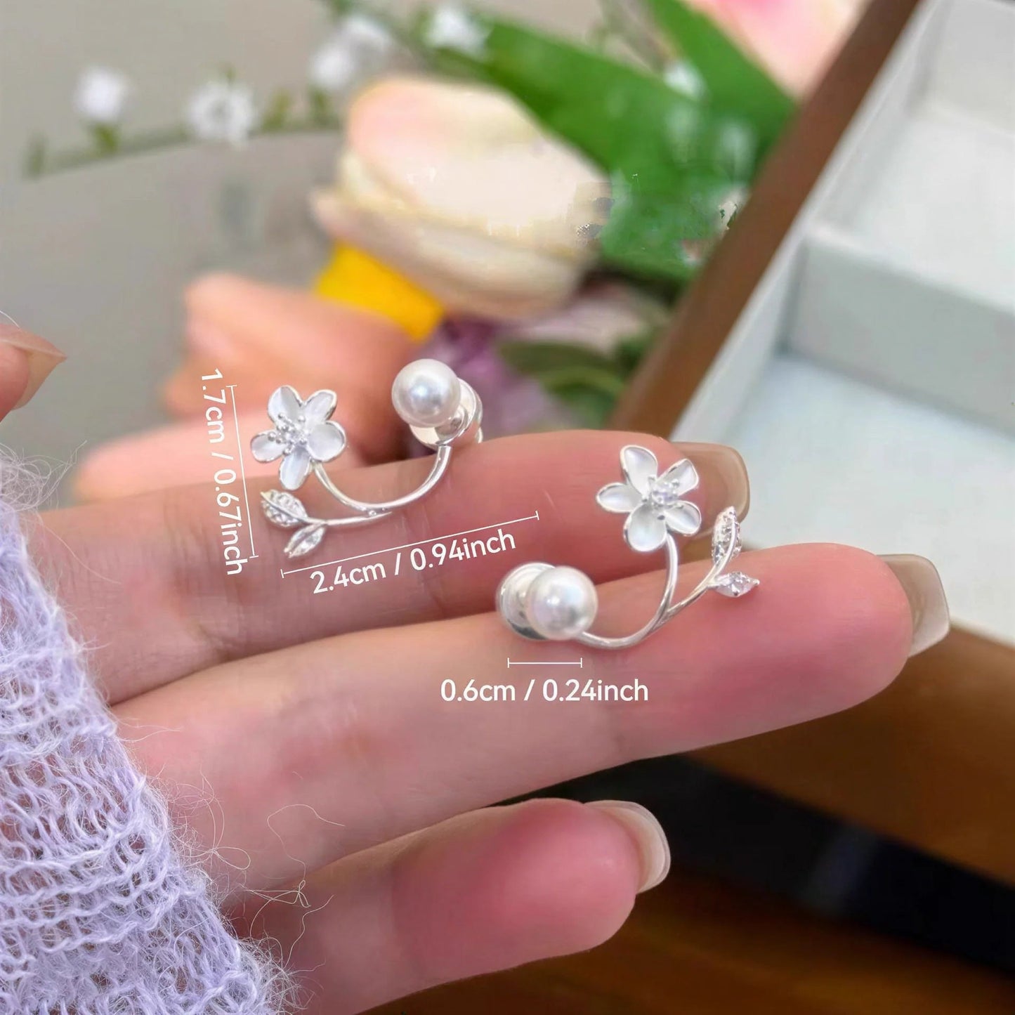 Ethereal Bloemen Oorbellen: Zilveren Bloemen en Parel Oorbellen voor Dames