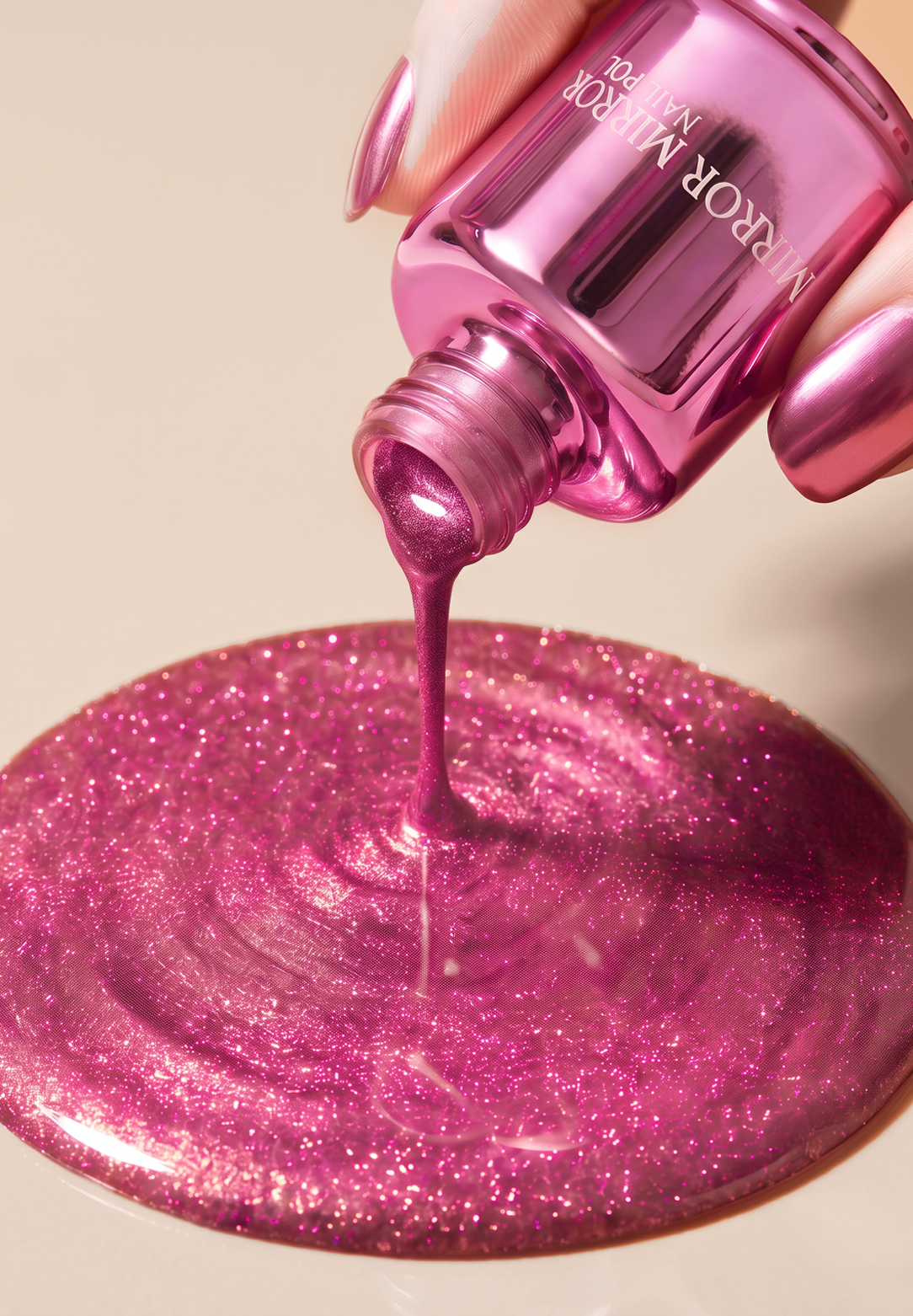 Glanzende metallic nagellak met spiegeleffect