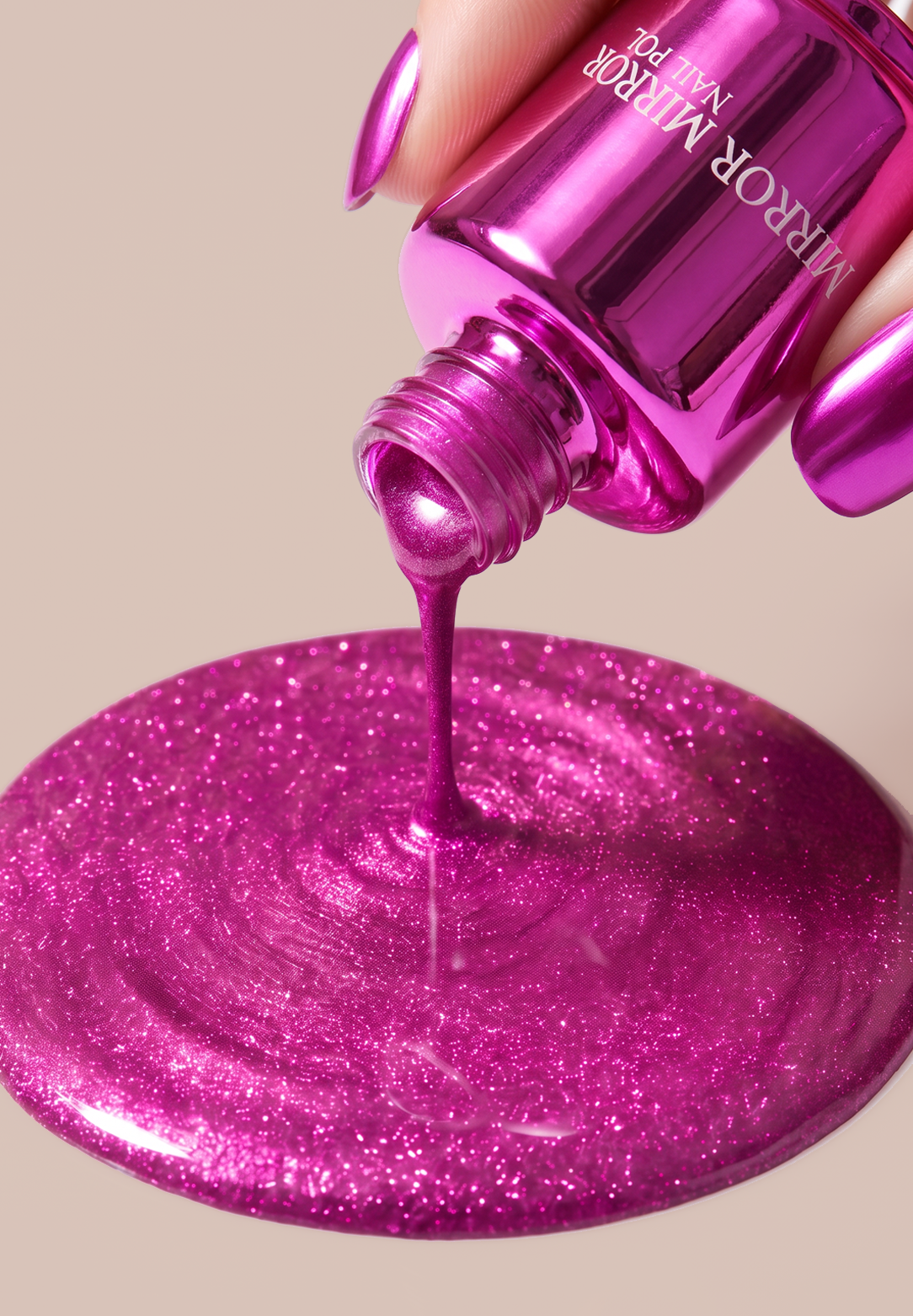 Glanzende metallic nagellak met spiegeleffect