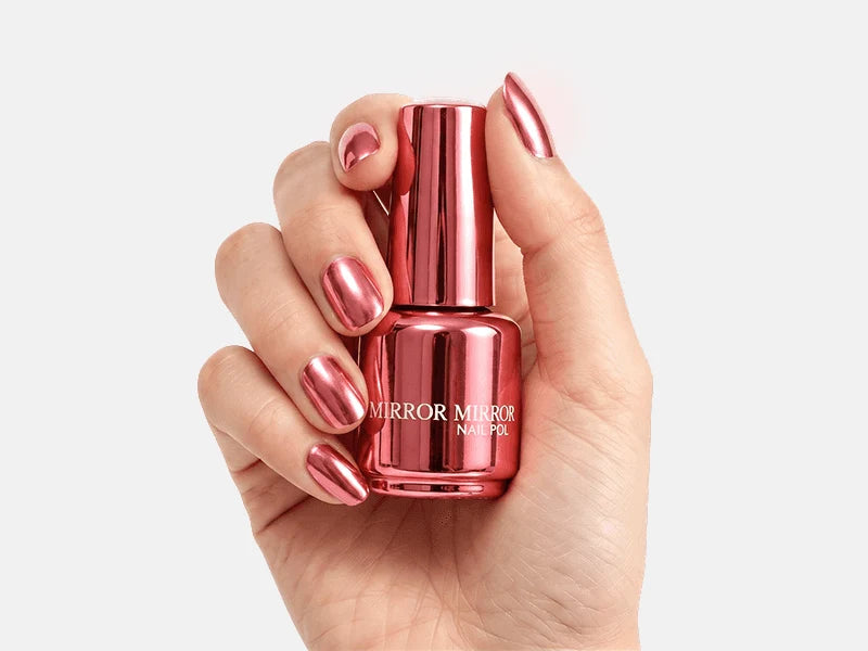 Glanzende metallic nagellak met spiegeleffect