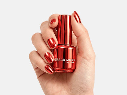 Glanzende metallic nagellak met spiegeleffect