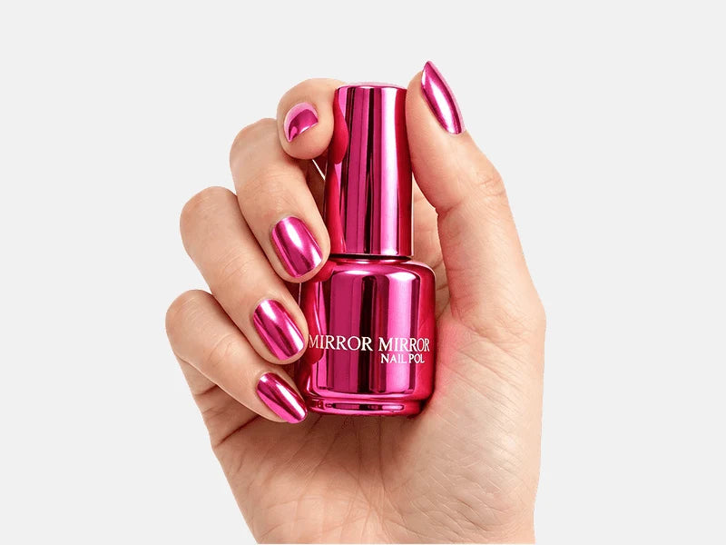 Glanzende metallic nagellak met spiegeleffect