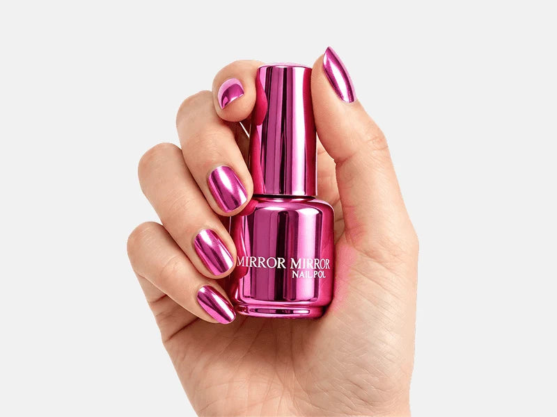 Glanzende metallic nagellak met spiegeleffect