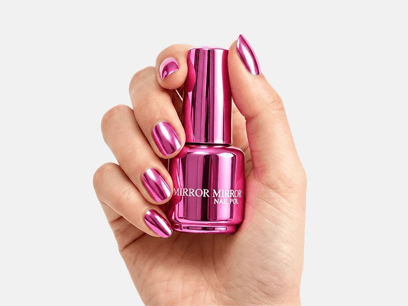 Glanzende metallic nagellak met spiegeleffect