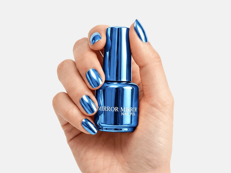 Glanzende metallic nagellak met spiegeleffect
