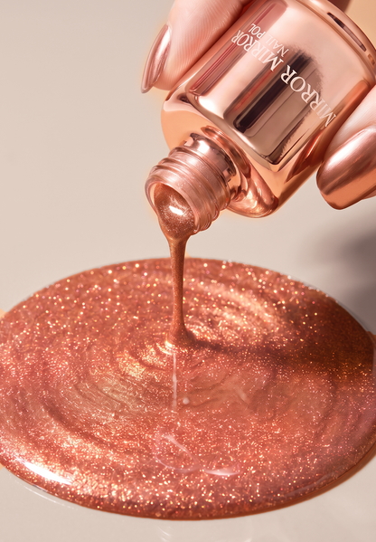 Glanzende metallic nagellak met spiegeleffect