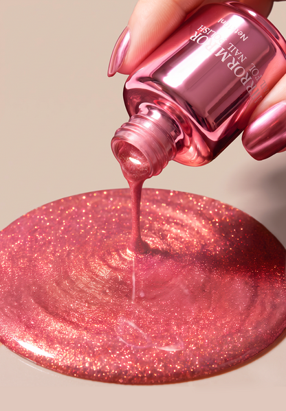 Glanzende metallic nagellak met spiegeleffect