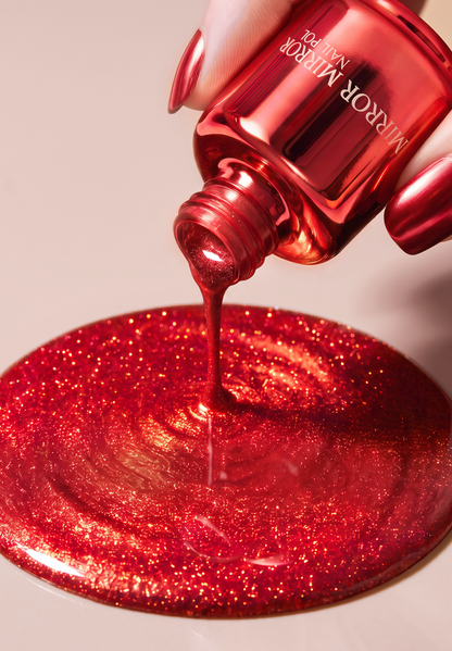 Glanzende metallic nagellak met spiegeleffect