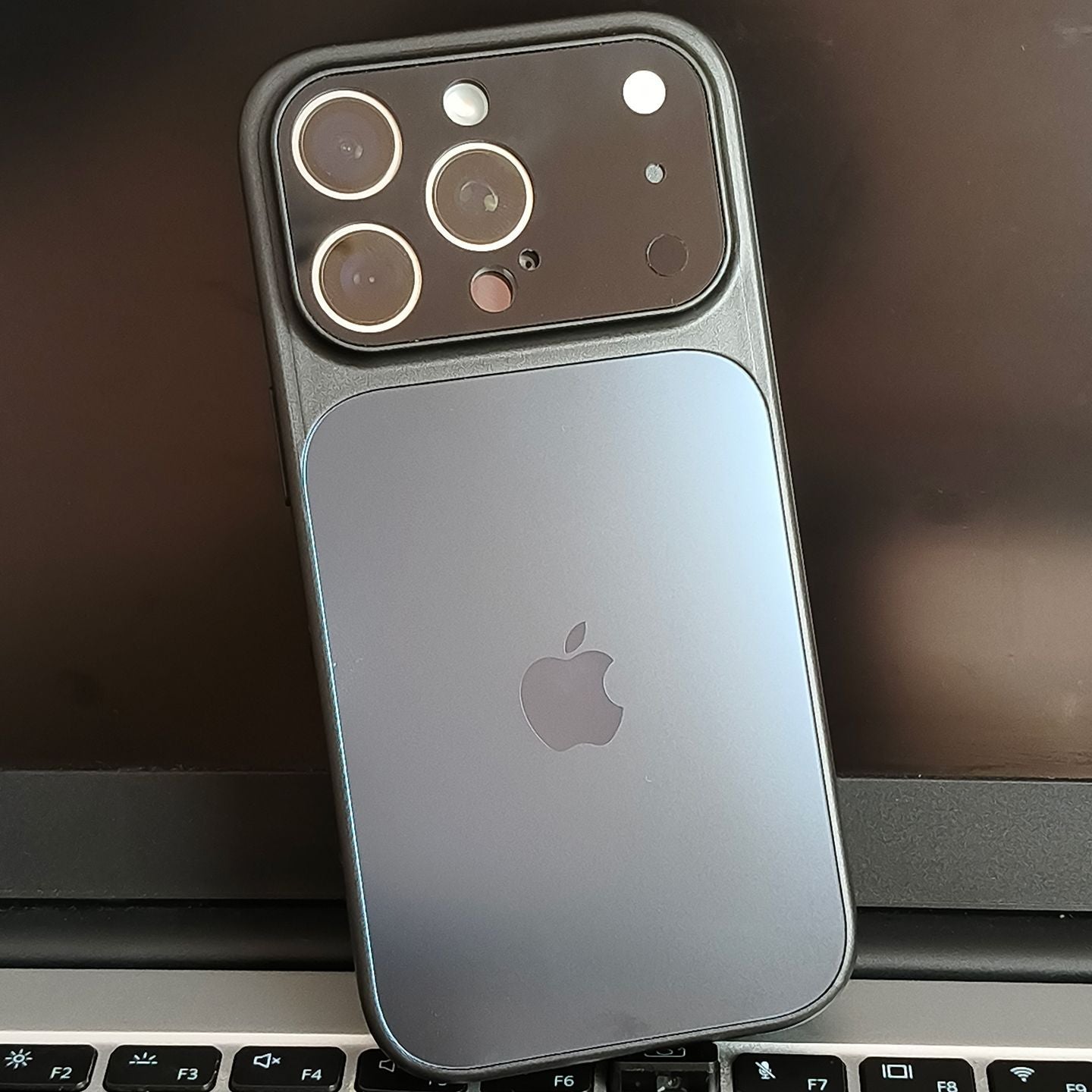 MagSafe Case met Camera Protector