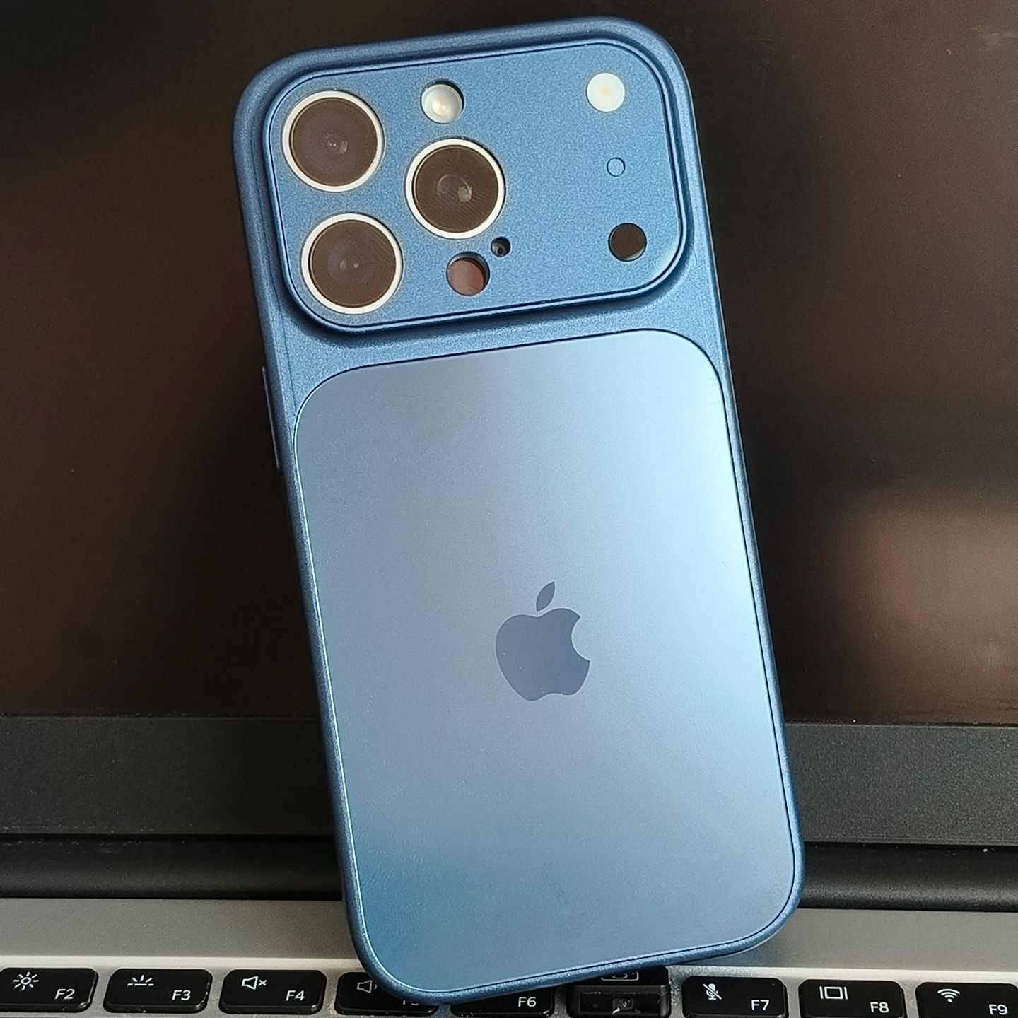 MagSafe Case met Camera Protector