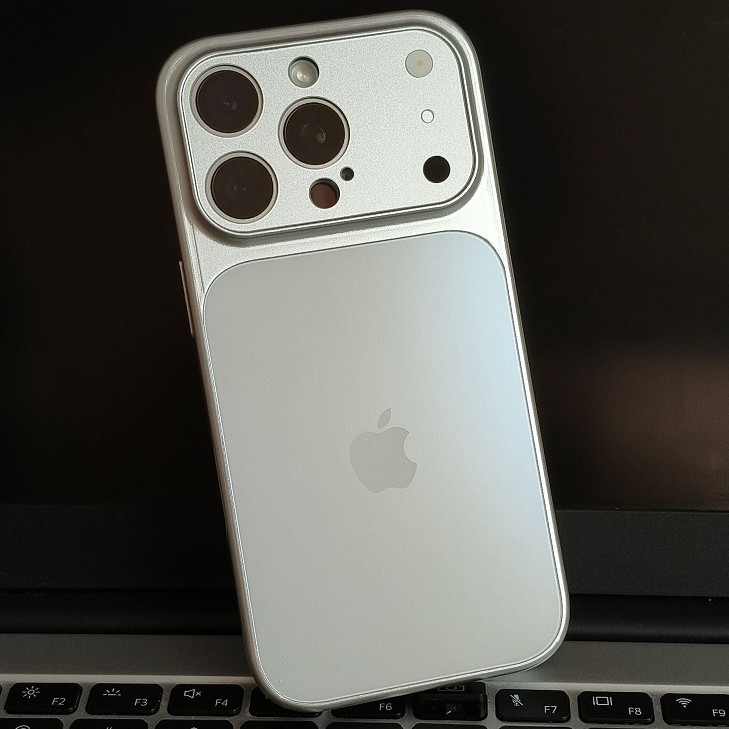 MagSafe Case met Camera Protector