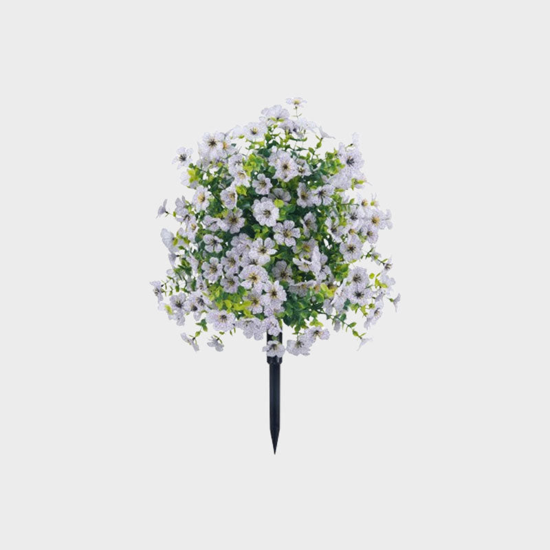 Bloemdecoratie met kunstmatige eucalyptus en viooltjes