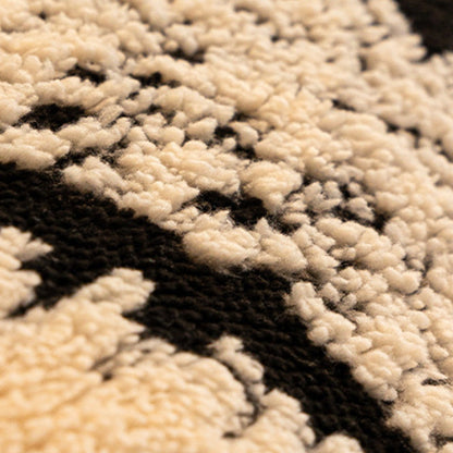 Lemmikinkestävä plyysinen sohvanpäällinen liukuesteellä